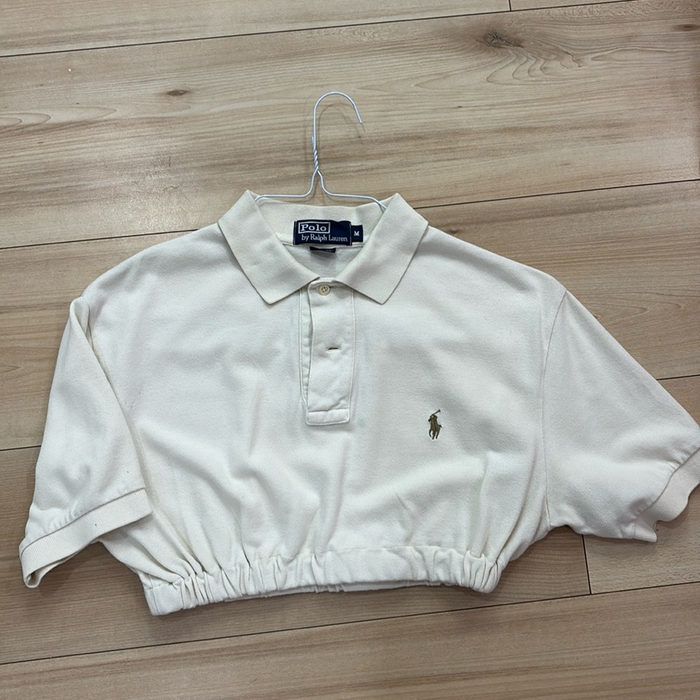 POLO RALPH LAUREN - NUDE COLLARD CROP TOP. Size M.
!!NEW!!